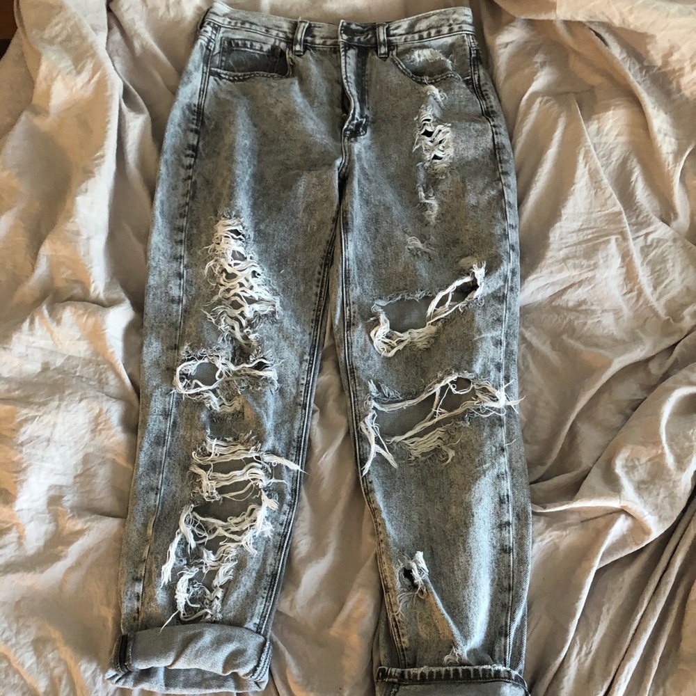 Light grey acid wash ripped boyfriend jeans